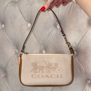 Coach Nolita 19 horse and carriage